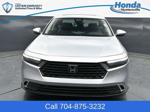 Used 2025 Honda Accord Touring image 2