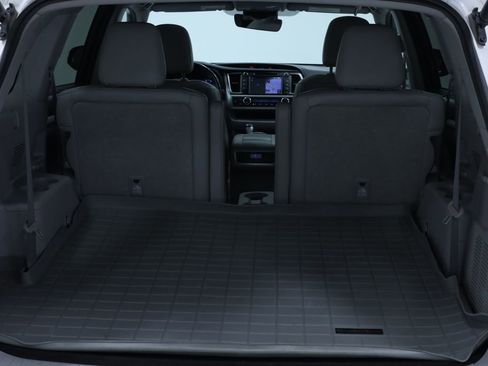 Used 2017 Toyota Highlander XLE image 10
