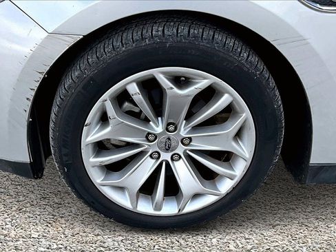 Used 2018 Ford Taurus Limited image 8