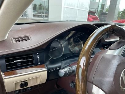 Used 2016 Lexus ES 350 w/ Navigation System Package