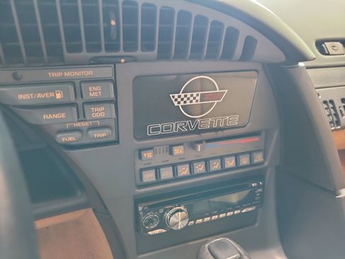 Used 1991 Chevrolet Corvette Convertible RWD image 7