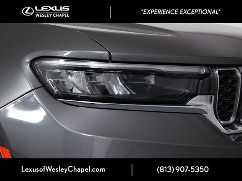 Used 2023 Jeep Grand Cherokee Laredo RWD image 3
