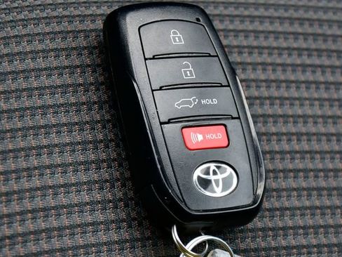 Certified 2024 Toyota Highlander LE image 31