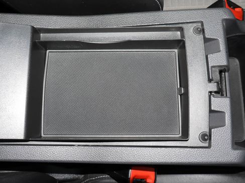 Used 2017 Ford Escape SE w/ Equipment Group 201A FWD image 27