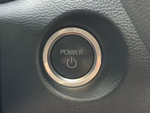 Used 2023 Toyota Corolla Cross SE image 32