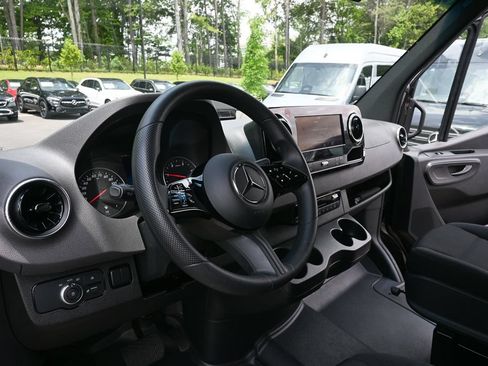 Used 2025 Mercedes-Benz Sprinter 2500 image 6