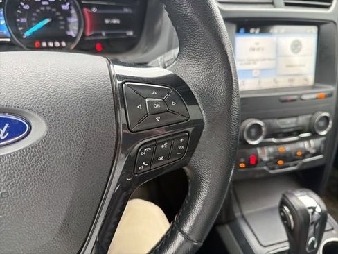 Used 2018 Ford Explorer XLT w/ Equipment Group 202A image 40