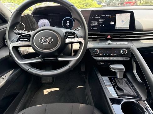 Used 2023 Hyundai Elantra SEL w/ Convenience Package FWD image 23
