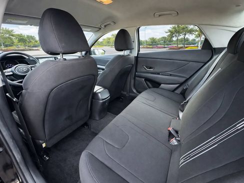 Used 2023 Hyundai Elantra SEL image 12