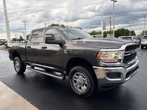 Used 2024 RAM 2500 Tradesman w/ Chrome Appearance Group AWD/4WD image 7