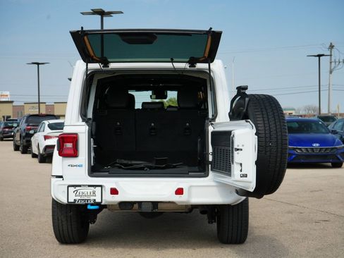 Used 2023 Jeep Wrangler Unlimited Sahara image 11