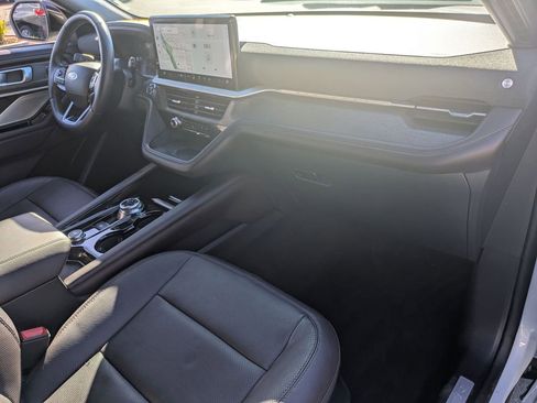 Used 2025 Ford Explorer Platinum w/ LUX Leather Package image 32