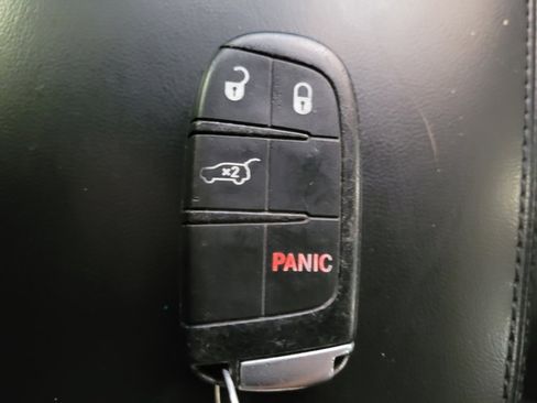 Used 2019 Jeep Grand Cherokee Laredo w/ Laredo X Package image 32