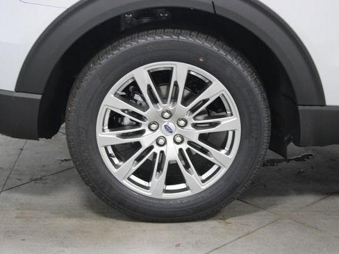 New 2026 Ford Explorer Platinum image 12