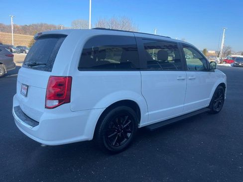 Used 2019 Dodge Grand Caravan GT image 3