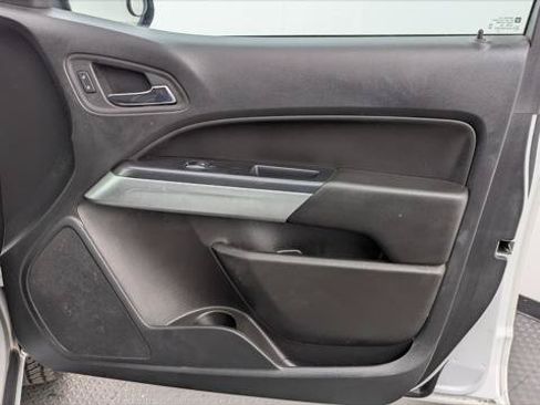 Used 2022 Chevrolet Colorado LT w/ Fleet Safety Package RWD image 17