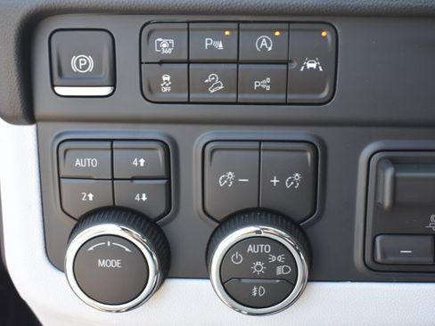 New 2026 Chevrolet Suburban Premier w/ Sun And Tow Package image 31