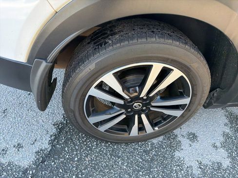 Used 2018 Nissan Kicks SV image 16