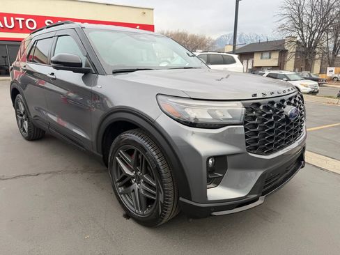 Used 2025 Ford Explorer ST-Line w/ ST-Line Street Pack image 3