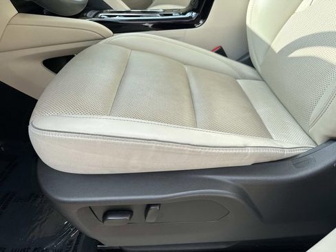 Used 2023 Buick Envision Essence image 18