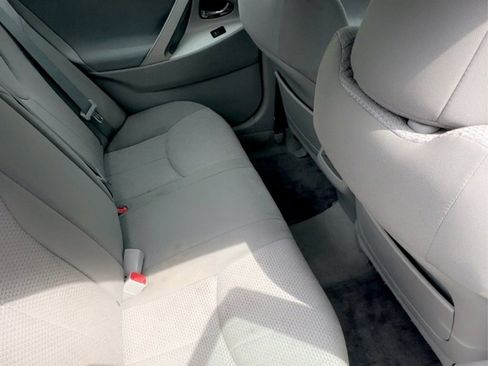 Used 2011 Toyota Camry SE w/ SE Extra-Value Pkg #1 FWD image 9