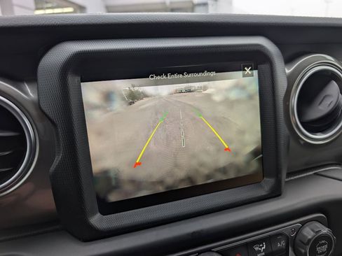 Used 2023 Jeep Wrangler Sahara image 28