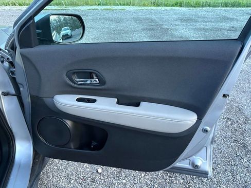 Used 2021 Honda HR-V LX image 16