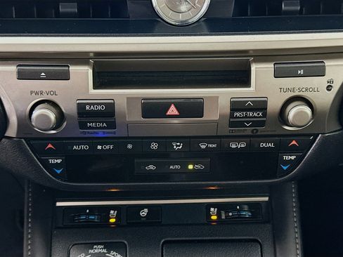 Used 2017 Lexus ES 350 w/ Navigation System Package image 23
