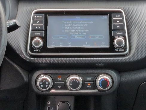 Used 2021 Nissan Kicks S image 19