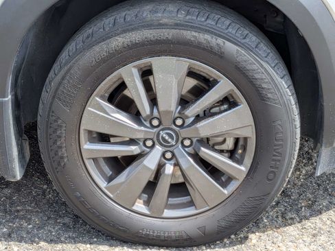 Used 2022 Nissan Pathfinder SV w/ SV Black Package FWD image 11