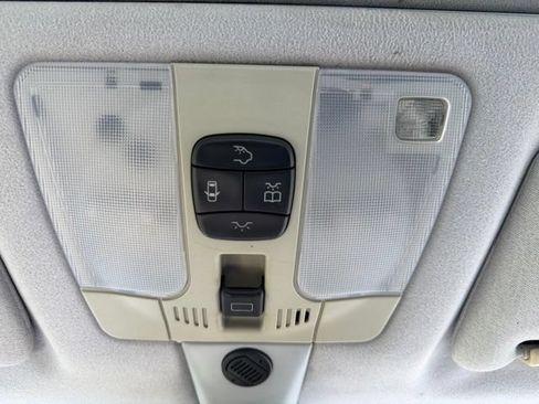Used 1999 Mercedes-Benz E 320 4MATIC Sedan image 31
