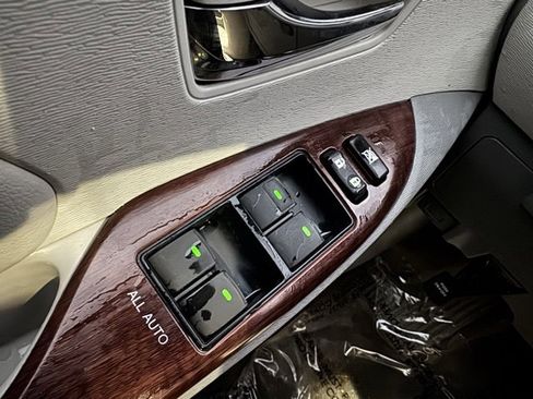 Used 2013 Toyota Sienna XLE image 34