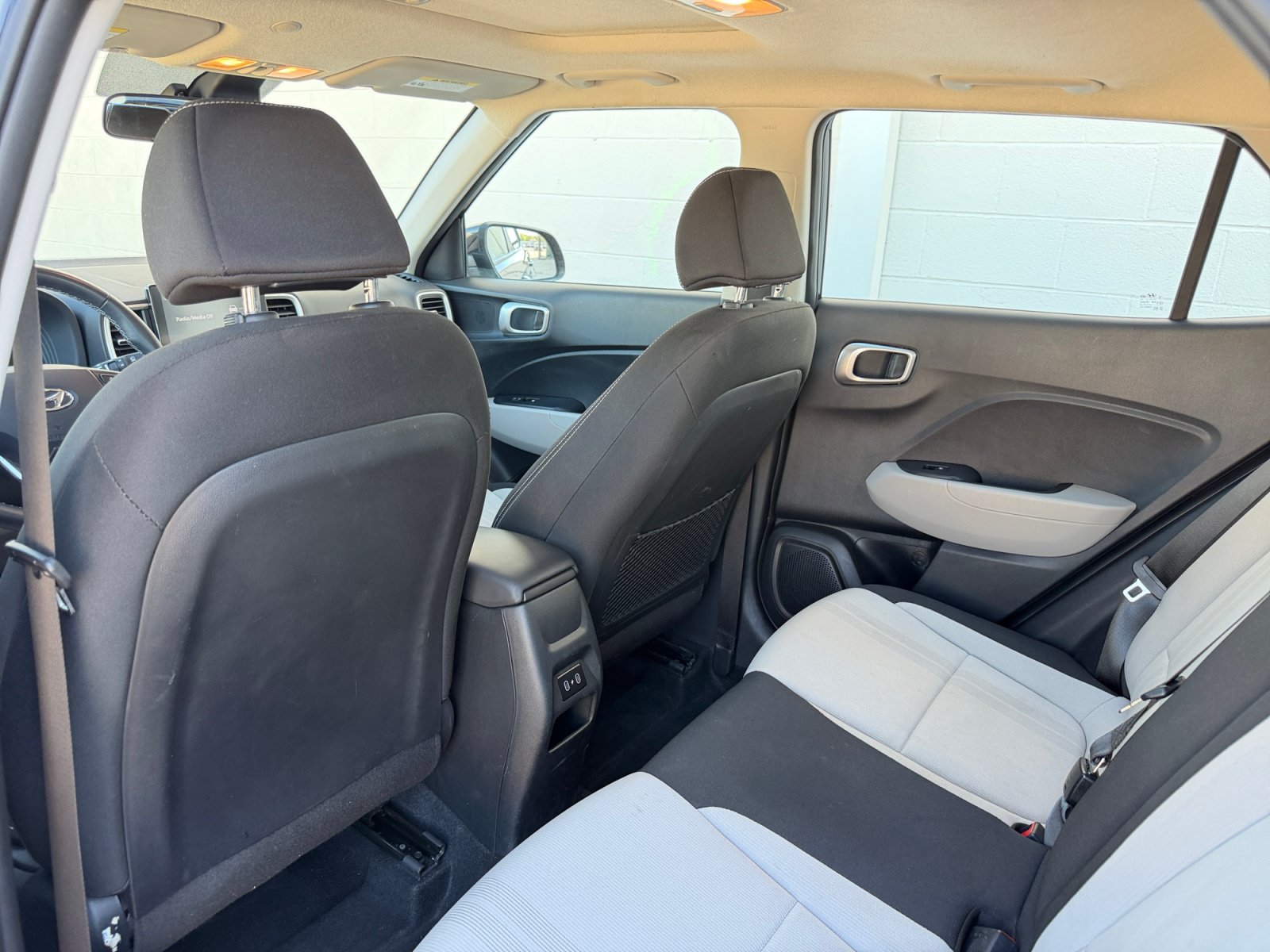 Used 2025 Hyundai Venue SEL FWD image 28