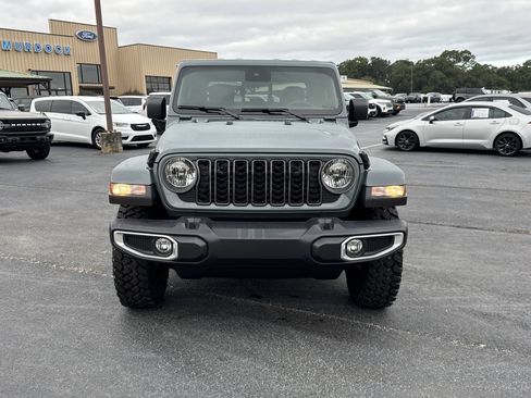 New 2025 Jeep Gladiator High Tide image 3
