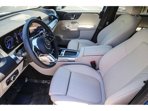 Used 2024 Mercedes-Benz EQB 300 4MATIC image 17