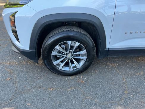 Used 2025 Chevrolet Equinox LT image 30