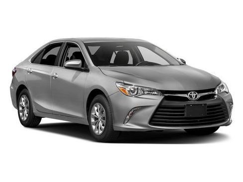 Used 2017 Toyota Camry XLE w/ Moonroof Package FWD image 6