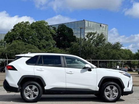 Used 2024 Toyota RAV4 XLE FWD image 3