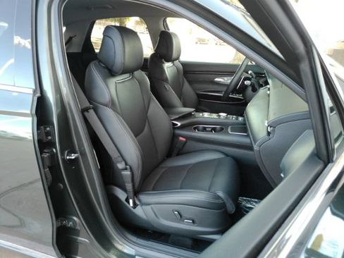 Used 2025 Genesis GV70 2.5T AWD/4WD image 21