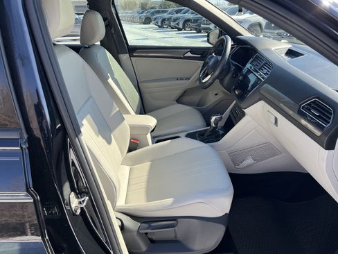 Certified 2022 Volkswagen Tiguan SE R-Line image 29