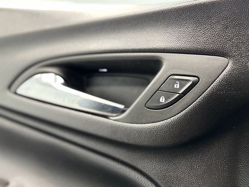 Used 2023 Chevrolet Equinox RS image 17