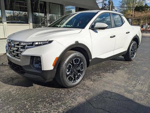 Used 2024 Hyundai Santa Cruz SE image 1