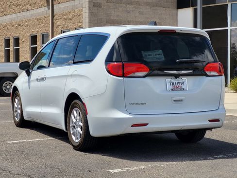 Used 2023 Chrysler Voyager LX FWD image 5