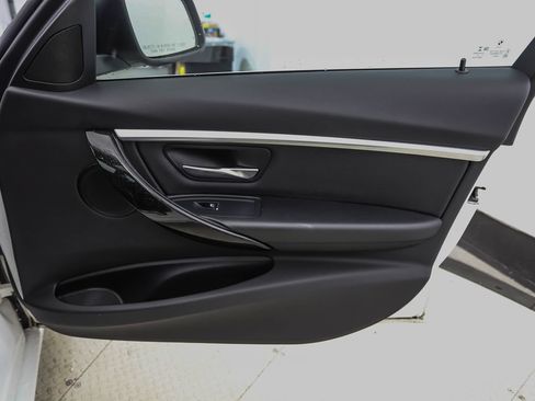 Used 2017 BMW 330i xDrive Sedan AWD/4WD image 27