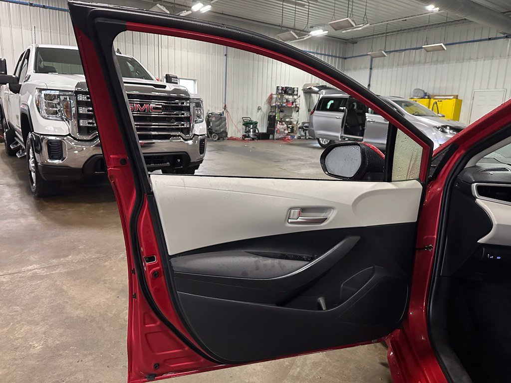 Used 2021 Toyota Corolla LE FWD image 11