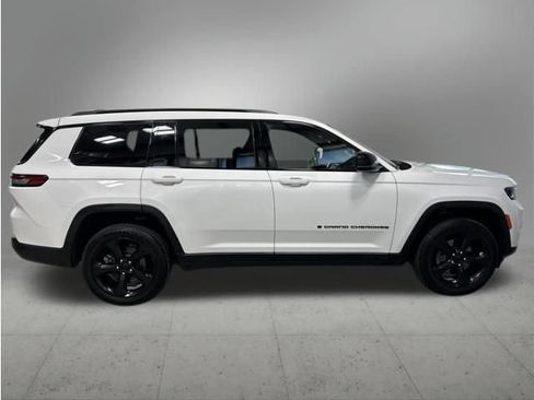Used 2023 Jeep Grand Cherokee L Laredo AWD/4WD image 6