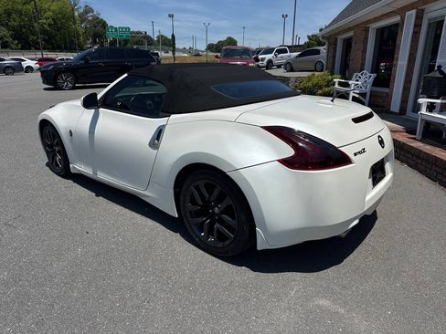 Used 2015 Nissan 370Z Touring RWD image 32