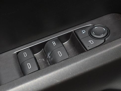 Used 2024 Chevrolet Colorado Trail Boss image 13