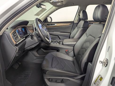 Used 2024 Volkswagen Atlas SE image 4