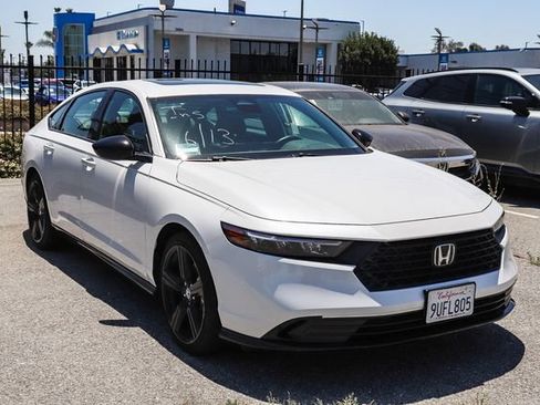 Used 2025 Honda Accord Sport image 2